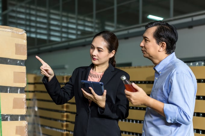 Customer visits a warehouse or factory in order to drink purchase decision