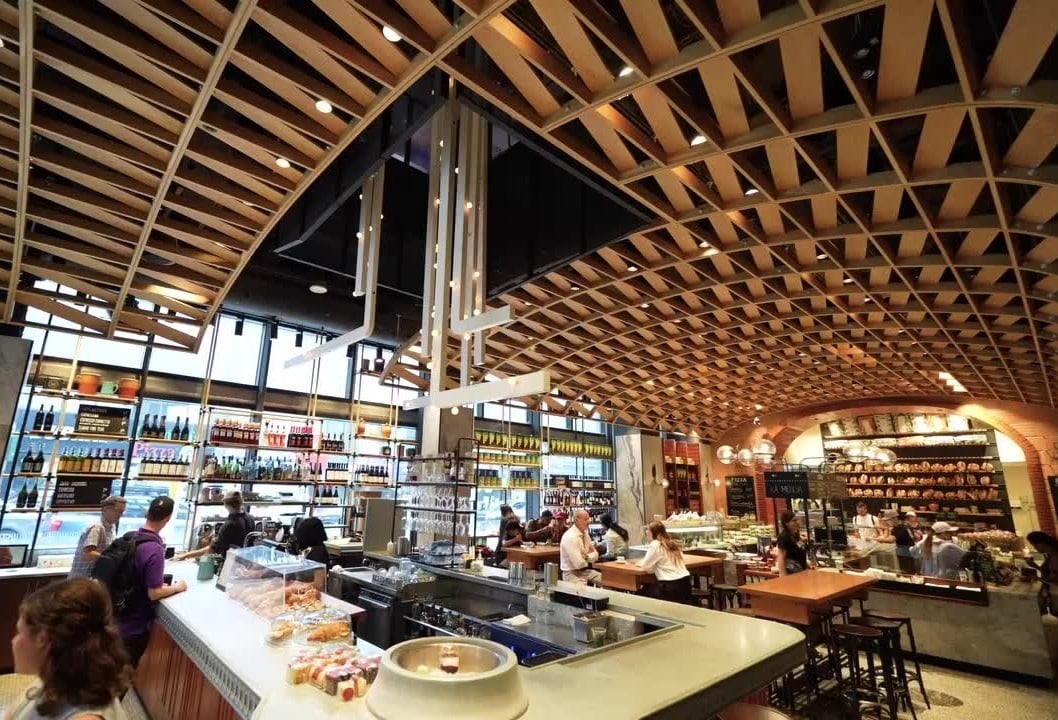 Interior of Gruppo Terroni's Sud Forno, a customer that uses the FoodDocs restaurant food safety software. Interior of Gruppo Terroni's Sud Forno, a customer that uses the FoodDocs restaurant food safety software.